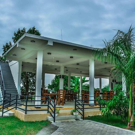 Lake Villa Resort Tissamaharama Exterior foto