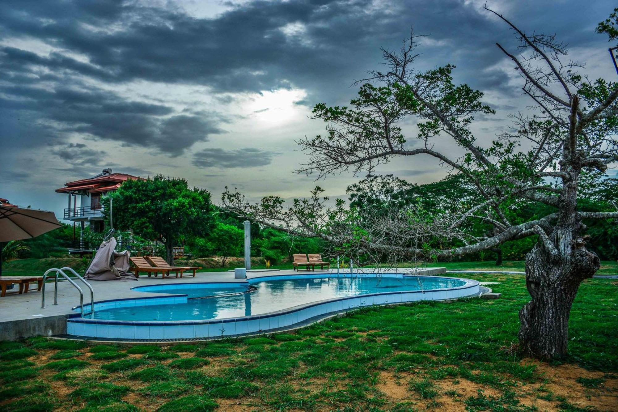 Lake Villa Resort Tissamaharama Exterior foto