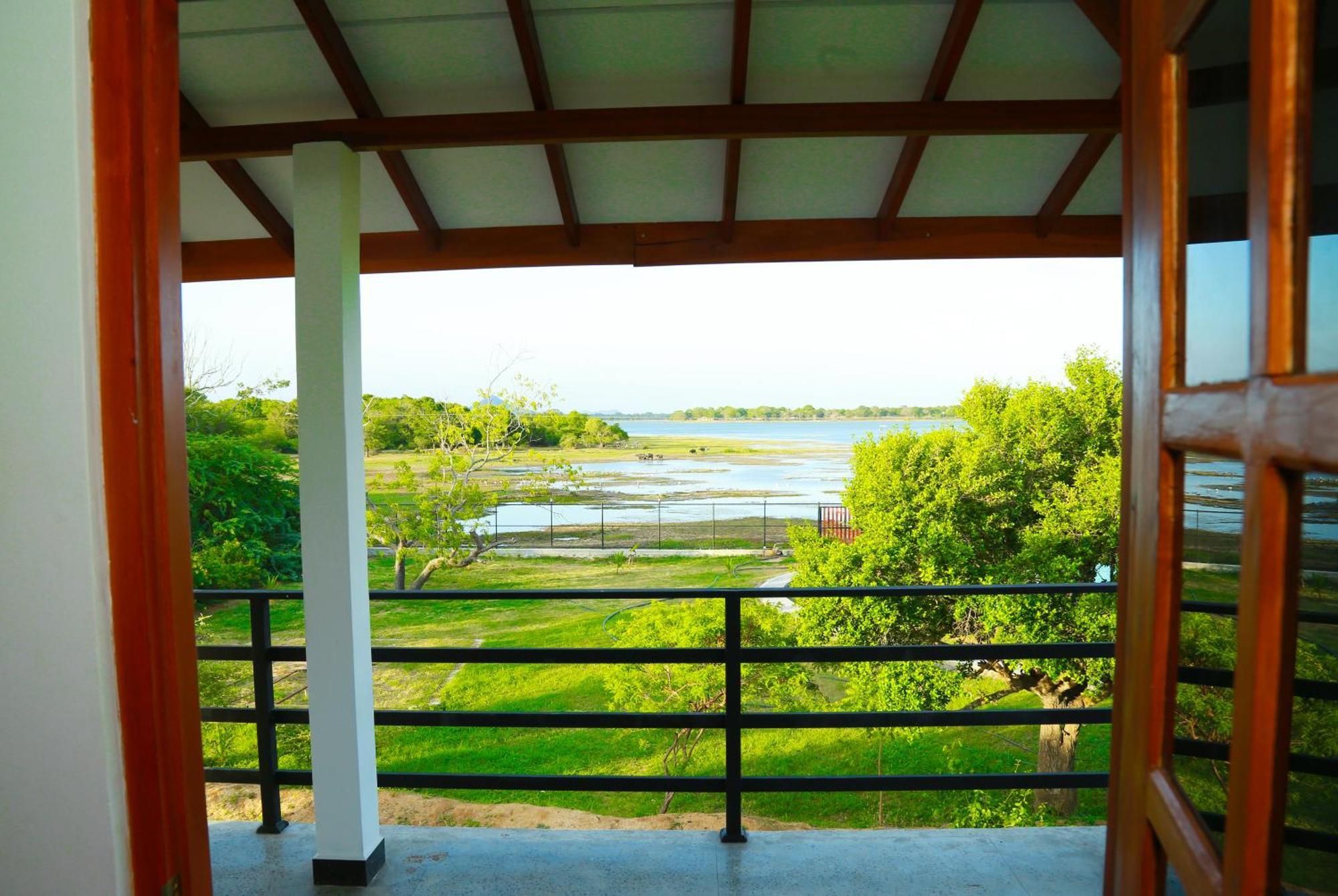 Lake Villa Resort Tissamaharama Exterior foto
