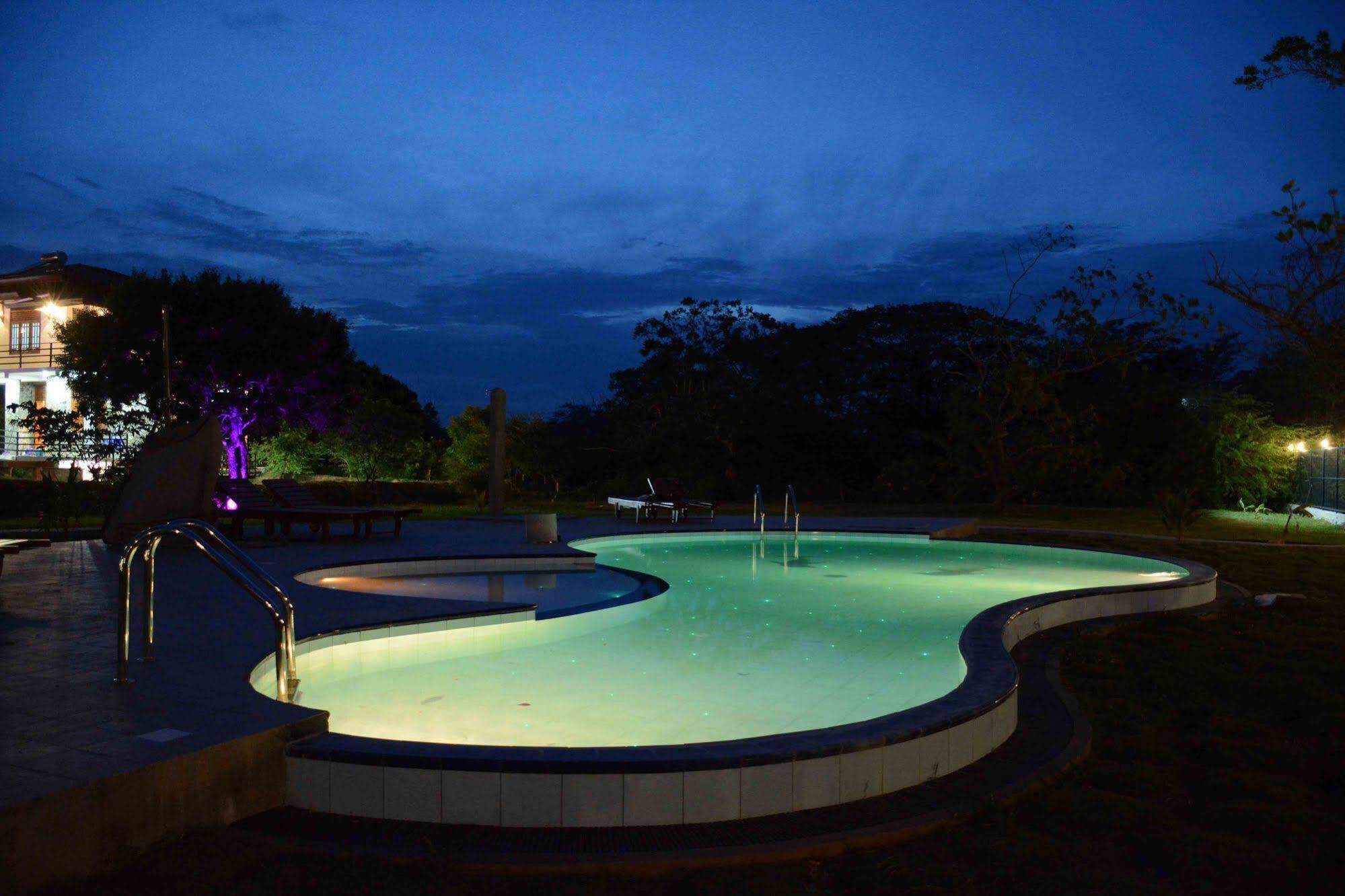 Lake Villa Resort Tissamaharama Exterior foto
