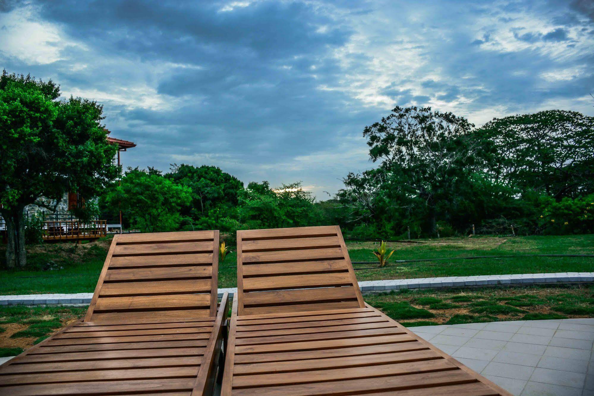 Lake Villa Resort Tissamaharama Exterior foto
